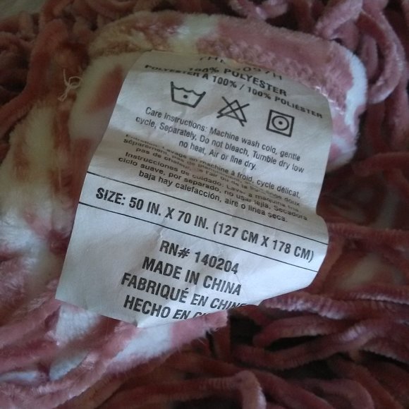 NWT Oversized Decorative Medallion Throw - Picture 9 of 9